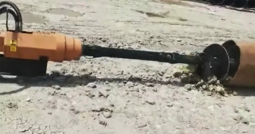 Steel pipe piles are often used to enclose water, soil and sand in the construction of port terminals and elevated roads. In today's society, resources are scarce. In order to achieve sustainable development, steel pipe piles usually need to be reused after demolition. However, the steel pipe pile i...... ——How to clean the soil in the steel pipe pile? Auger to help！