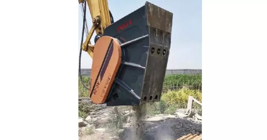 There are many application scenarios of crusher bucket, and sand making is also an important application. Compared with the traditional sand production line, the crusher bucket needs less equipment and the operation is more simple and convenient. The sand making by crusher bucket can be carried out ...... ——Sand production by crusher bucket to meet the needs of sand shortage area