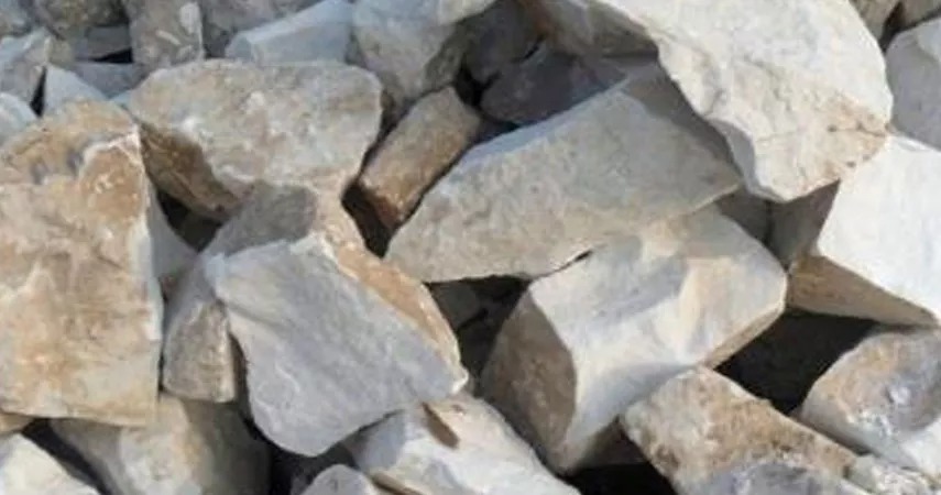 As one of the main products of Yichen environment, the screening bucket has two core functions: crushing and screening. The crushing of the core function of screening bucket is introduced this time.